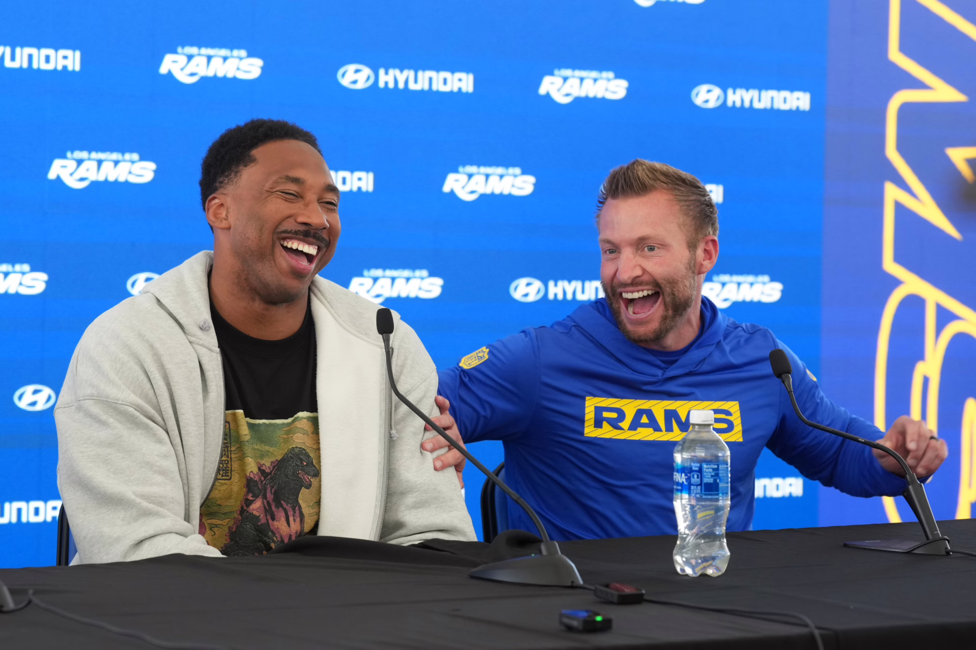 Los Angeles Rams defensive end Myles Garrett (left) and coach Sean McVay react at press conference at Rams Practice Facility. Mandatory Credit: Kirby Lee-Imagn Images
